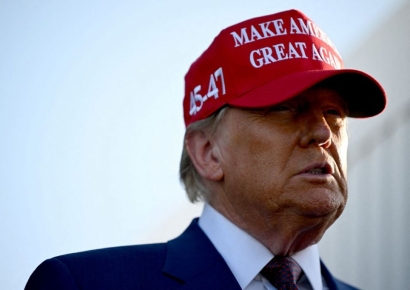 트럼프, 무역협정 뒤집고 멕시코·캐나다에 25% 관세 부과