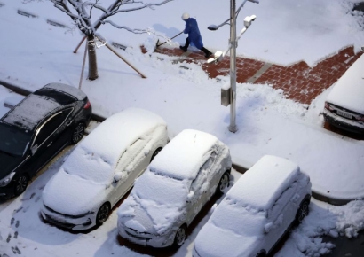 "퇴근길 걱정 마세요"…서울 폭설에 지하철·버스 증회
