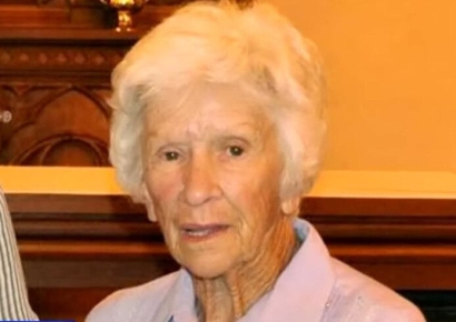 95세 치매 할머니 테이저건 쏴 숨지게 한 경찰 유죄 