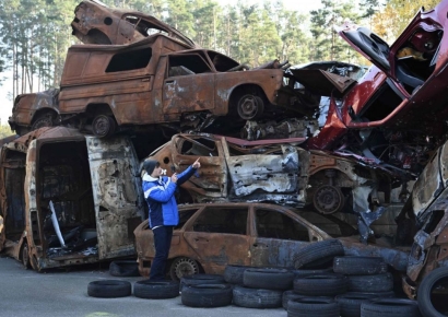 "전쟁 구경왔어요"…우크라 '워 투어'에 몰려드는 관광객들