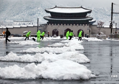 [포토] 이틑연속 폭설, 분주한 제설작업