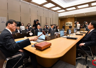 한은 "내년에도 기준금리 인하 지속할 것"