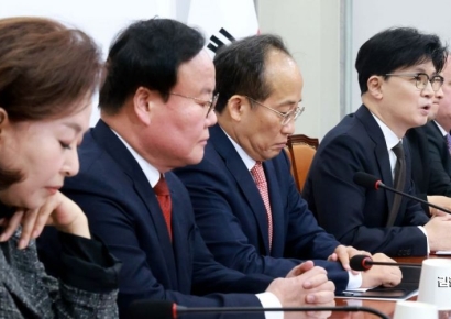 [포토] 한동훈, 반도체특별법 본회의 상정 무산에 "12월에 반드시 처리"