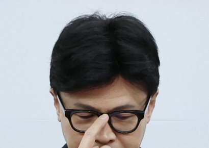한동훈 "대통령 비상계엄 선포 잘못된 것…국민과 막을 것"