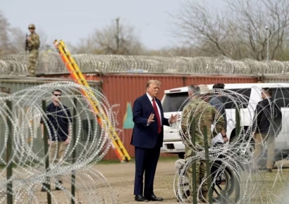 트럼프, 젤렌스키 만나 "우크라전쟁 즉각 휴전해야"