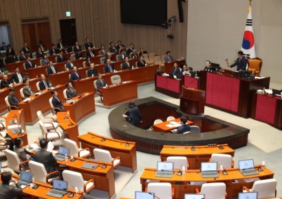 與 "민주, 폭주 멈춰라…탄핵·예산 등 입법 쿠데타"