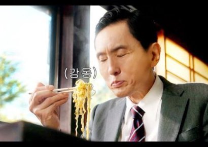 "아무리 그래도 총리가 고독한 미식가라니"…일본 내부서 '쓴소리'