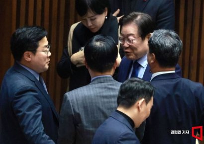 [포토] 대화하는 민주당 지도부