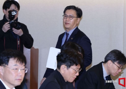[포토] 회의 참석하는 김범석 차관