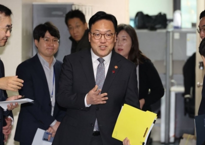 '주주 보호法' 정부안 나왔다…與 핀셋 자본시장법 vs 野 포괄 상법 '격돌'