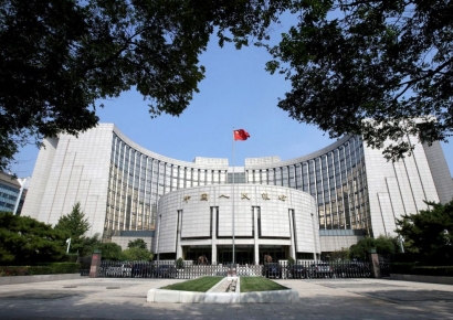 中 위안화 1년만 최저…"경제 둔화 덮친 美관세 공포"