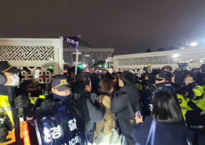 '비상계엄'은 무엇?…헌법 77조 '국회 재적의원 과반수 찬성 시 해제'