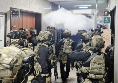 [초동시각]거대한 힘은 어디서 오는가