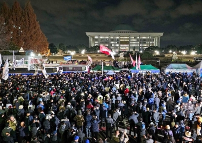 [포토] 비상계엄 해제 촉구하는 시민들