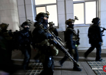 "반란군 XX들아 꺼져"…식당 간 군 자녀에도 무차별 비난 