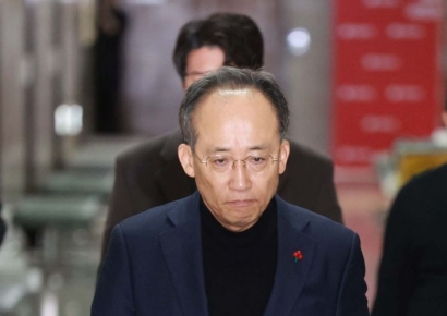 [포토] 굳은 표정의 추경호 대표