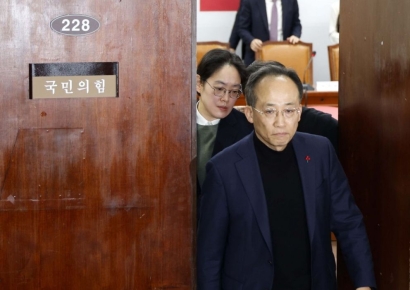 [포토] 비공개 최고위 마치고 나오는 추경호 원내대표