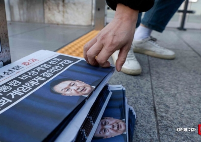 "어젯밤 일 현실인가요?"…급작스러운 비상계엄에 밤잠 설친 시민들[르포]