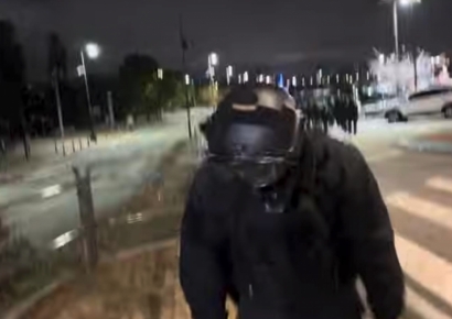 "죄송합니다" 고개 숙여 사과한 계엄군…"군인들이 무슨 죄냐"