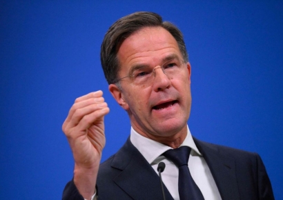 "광화문 일대 주의" 경고문 띄운 영국…나토 수장도 "계엄사태 매우관심"