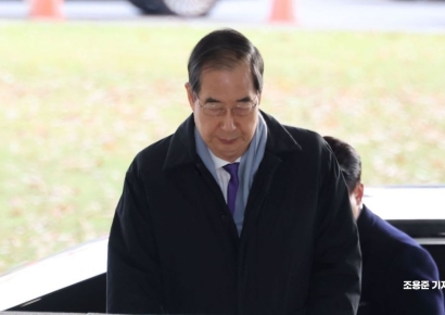 [포토] 정부서울청사 출근하는 한덕수 총리