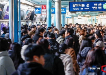 [포토] 철도노조 파업, 열차 이용객들로 붐비는 지하철1호선
