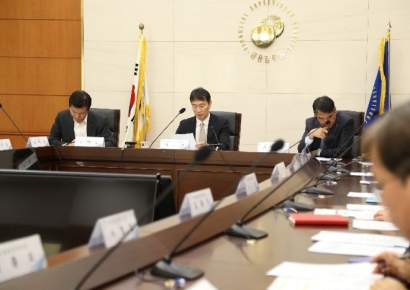 '비상계엄 사태' 금감원장 "정치 불확실성 더해져…시장안정 지속 노력" 