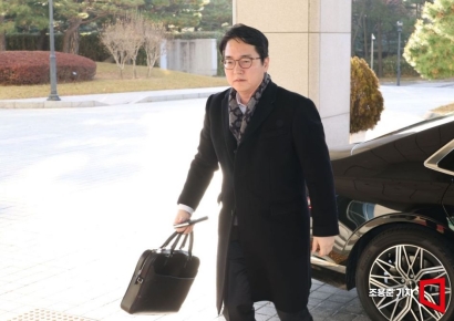 [포토] 청사로 출근하는 심우정 검찰총장