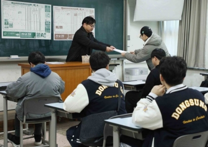 [포토] 수능시험 성적표 받는 고3 수험생들