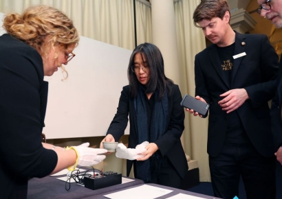 [속보]한강 "계엄령 소식에 많은 충격받아"