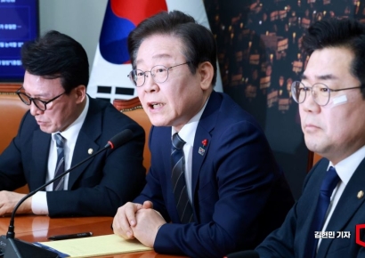 [포토] 이재명 "무정부 상태, 우리 당에서 경제 문제 챙길 것"