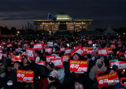 [포토] 국민의힘 탄핵안 표결 참여 촉구하는 시민들