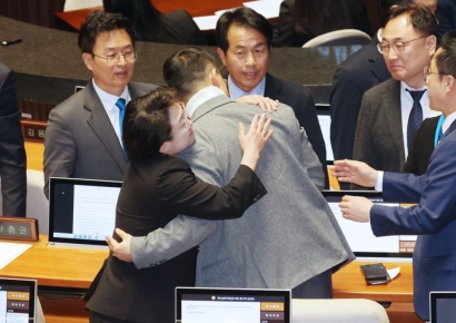 광주 시민들 "국민의힘 의원들, 투표 참여해 달라"(종합)