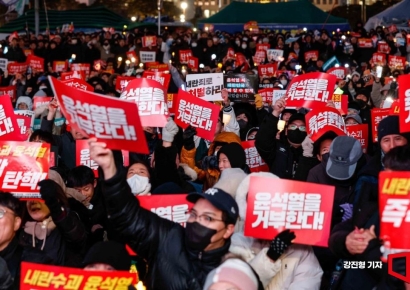 [포토] 저녁까지 이어지는 윤석열 대통령 탄핵 촉구 집회
