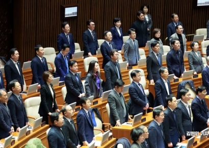 [포토] 국민의힘 의원 이름 일일이 호명하는 민주당 의원들