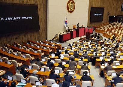 정치학자 573명 "질서있는 퇴진은 눈속임…尹탄핵" 실명 시국선언 