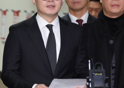 尹 탄핵안 폐기 후 한동훈 "대통령 사실상 직무배제…질서있는 퇴진 추진"