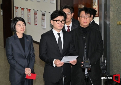 [포토] 한동훈 "尹대통령 퇴진시까지 사실상 직무배제"