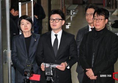 [포토]한동훈 "尹대통령 '질서있는 퇴진' 추진…민주당과도 협의"