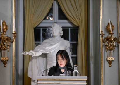 한강 "12살때 본 광주 사진첩, 인간에 대한 근원적 의문"(종합)