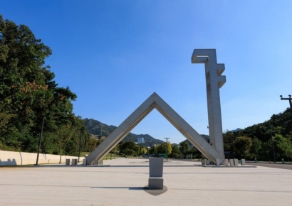 "역사의 한 페이지 지켜보자"…기말시험 취소한 서울대 교수