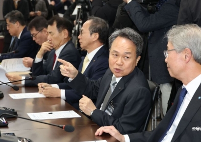 [포토] 대화하는 진옥동, 임종룡 금융지주회장