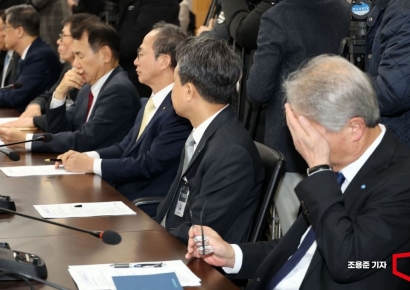 [포토] 피곤한 금융지주 회장들