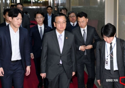 [포토] 최상목, 우원식 만나 "내년도 예산안 조속한 확정 요청"