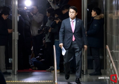 [포토] 비상의총 참석하는 윤상현 의원