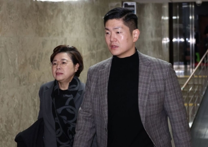 사무실엔 근조화환, 집 앞엔 흉기…국힘 김재섭에 경찰 신변보호