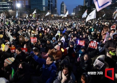 "교수님, 집회 갈게요"…"출석 안부를테니 용기내 전진해요"