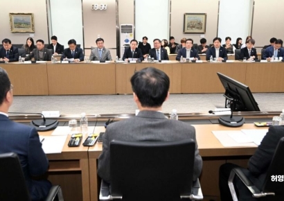 [포토] 야3당 기재위원 경제상황 긴급점검 한국은행 방문