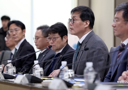 이창용 총재 "무제한 유동성 공급, 강력히 주장했다"