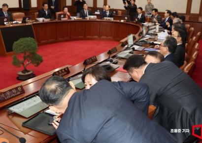 [포토] 대화하는 국무위원들